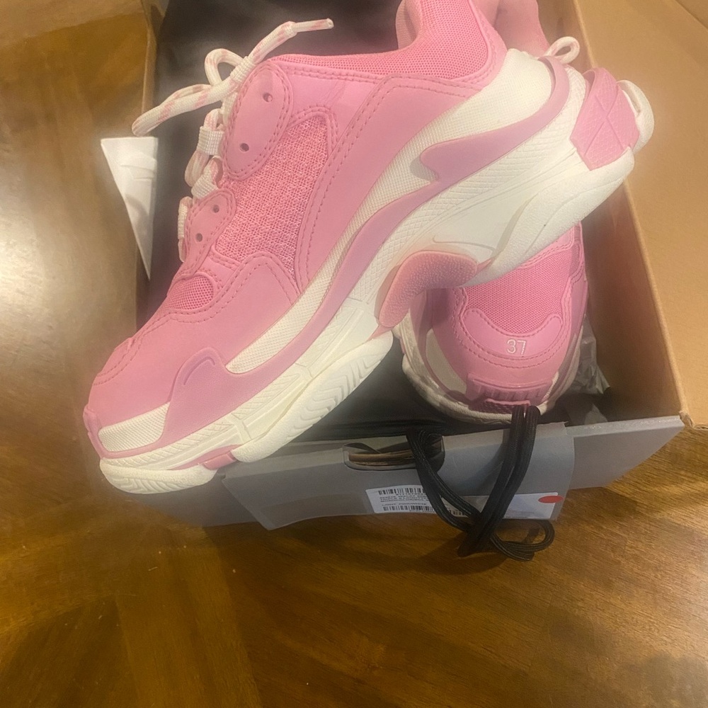 Balenciaga light pink and white sneakers size 37. - Picture 3 of 6